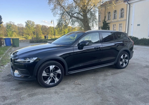 Volvo V60 Cross Country cena 94700 przebieg: 260000, rok produkcji 2019 z Wrocław małe 106